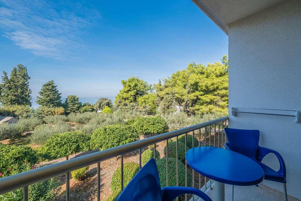 Aminess Vival Casa Velaris Hotel Супетар Стая снимка